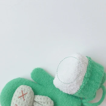 1 пара утолщенных плюшевых теплых перчаток с полными пальцами для малышей, зимние варежки с мультяшным животным Кроликом, грелка для рук на шнурке
