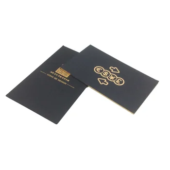 Визитная карточка из черной бумаги с персональным логотипом золотого горячего тиснения